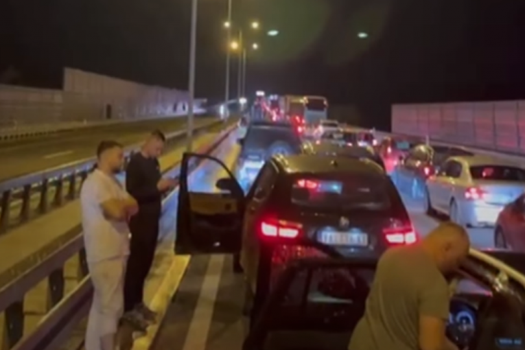 LANČANI SUDAR NA AUTO-PUTU KOD UBA! Saobraćaj u zastoju! (VIDEO)