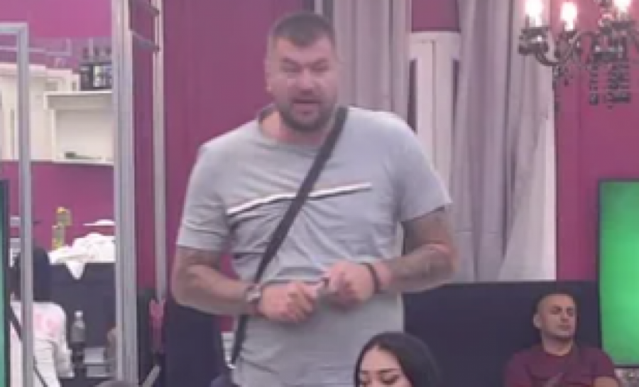 JANJUŠ OBRISAO POD MAJOM - Pred Asminom je JEDNOM REČENICOM rastrzao u delove!