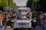 MILION LJUDI DOČEKALO PAPU! Bacali mu latice cveća i slali poljupce, neviđena atmosfera u prestonici (FOTO, VIDEO)