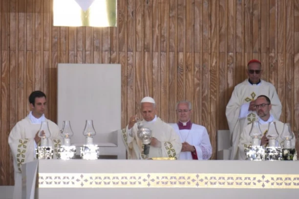 KAO DA JE VANREDNO STANJE! Evo koliko će pripadnika snaga bezbednosti angažovati država zbog POSETE PAPE LAVA