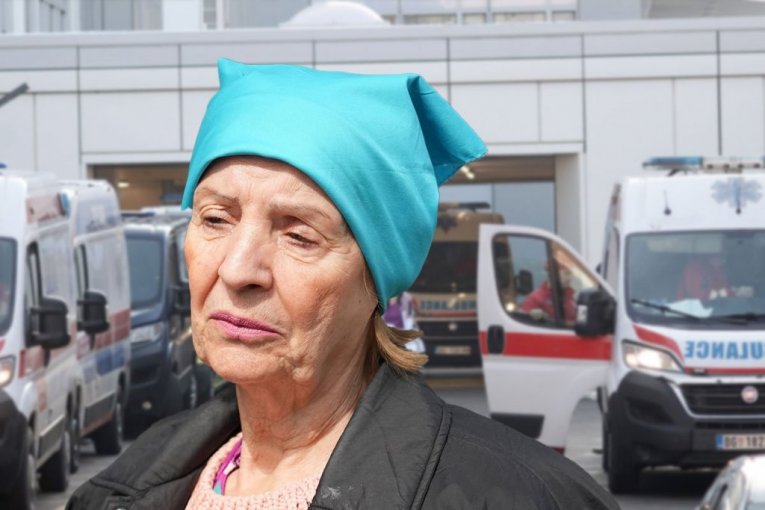 ЛЕПА ЛУКИЋ У СТРАВИЧНИМ БОЛОВИМА, ХИТНА ПОМОЋ ПОНОВО ДОШЛА ПО ЊУ! Превијају је након језиве незгоде!