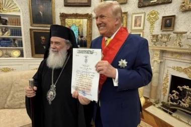 PATRIJARH TEOFIL ODLIKOVAO DONALDA TRAMPA VISOKIM CRKVENIM PRIZNANJEM: Susret koji je odjeknuo širom hrišćanskog sveta