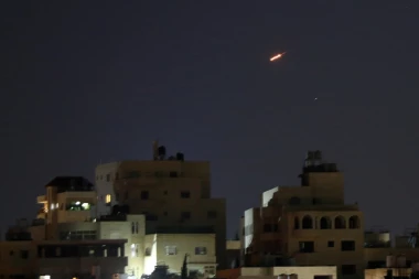 NOVA ESKALACIJA NA BLISKOM ISTOKU! Iran dronovima napao ovu zemlju: Pogođen još jedan tanker u Ormuskom moreuzu