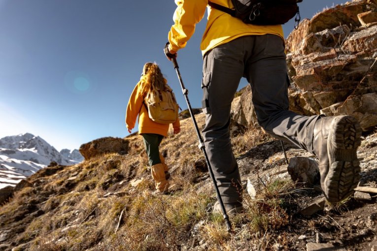 TROJE ALPINISTA POGINULO! Hitno angažovan helikopter – radi se na izvlačenju tela!