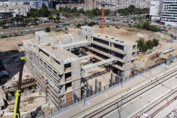 2. Pogledajte kako napreduje jedan od najvećih projekata u Beogradu: Nova železnička stanica menja lice Novog Beograda