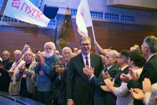 OBRAĆA SE VUČIĆ NA SKUPŠTINI PUPS-a! Predsednik Srbije: Suočili smo se sa neverovatnim pritiscima i spolja i iznutra!