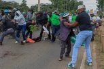 HAOS U PRESTONICI, UHAPŠEN SUDIJA VRHOVNOG SUDA! Policija rasturila demonstrante, bačen i suzavac (VIDEO)
