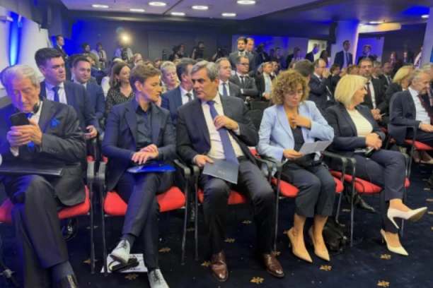 "SRBIJA JE DALEKO SPREMNIJA ZA ČLANSTVO U EU NEGO NEKE ZEMLJE U VREME KAD SU JOJ PRISTUPILE"! Ana Brnabić na Panelu EPP u Sarajevu! (FOTO)
