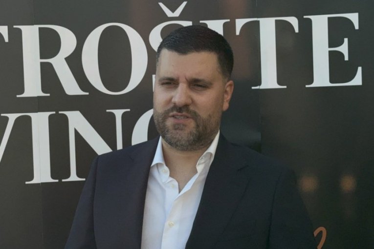 Nebojša Vojvodić, pevač