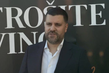 NEBOJŠA VOJVODIĆ SE SLOMIO PRED KAMERAMA: Na pomen pokojnog oca na ivici suza! (VIDEO)
