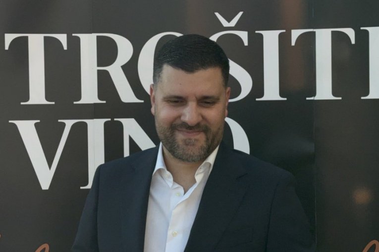 Nebojša Vojvodić, pevač