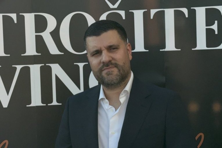 Nebojša Vojvodić, pevač