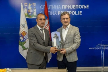 MINISTARSTVO KULTURE IZDVOJILO OZBILJAN NOVAC! Prijepolju pet miliona dinara za radove na Sahat-kuli (FOTO, VIDEO)