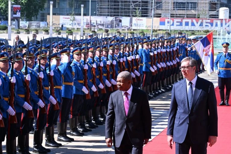 VUČIĆ DOČEKAO PREDSEDNIKA ANGOLE! Najviša državna počast ispred Palate Srbija! (FOTO)