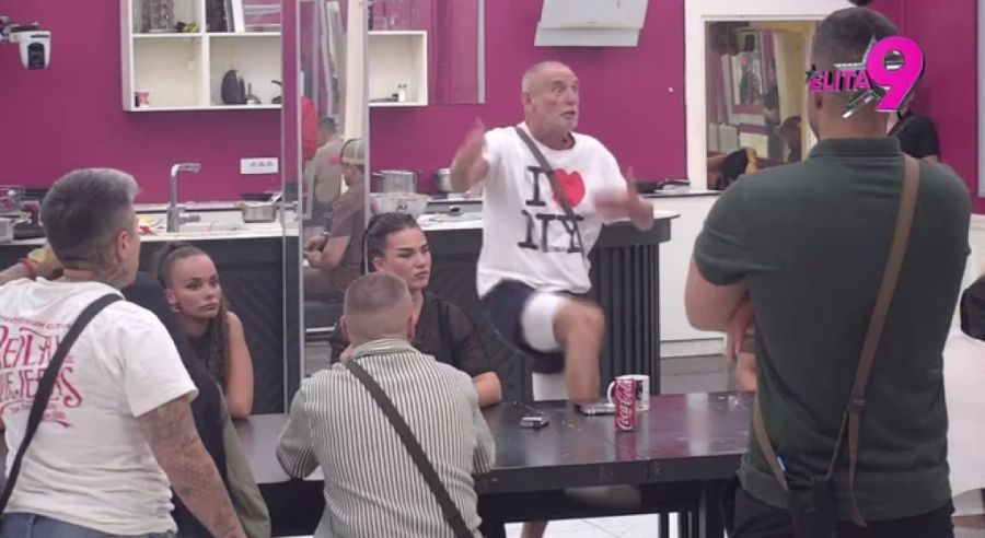 UNAKAŽEN LEPI MIĆA: Primio kovertu da IZDA najbližeg, svi ga NAPALI (VIDEO)