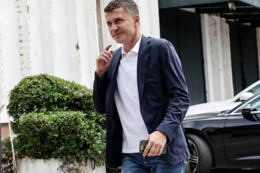 SALE SE VRAĆA KUĆI! Pratite uživo prvo obraćanje novog trenera i legende Partizana