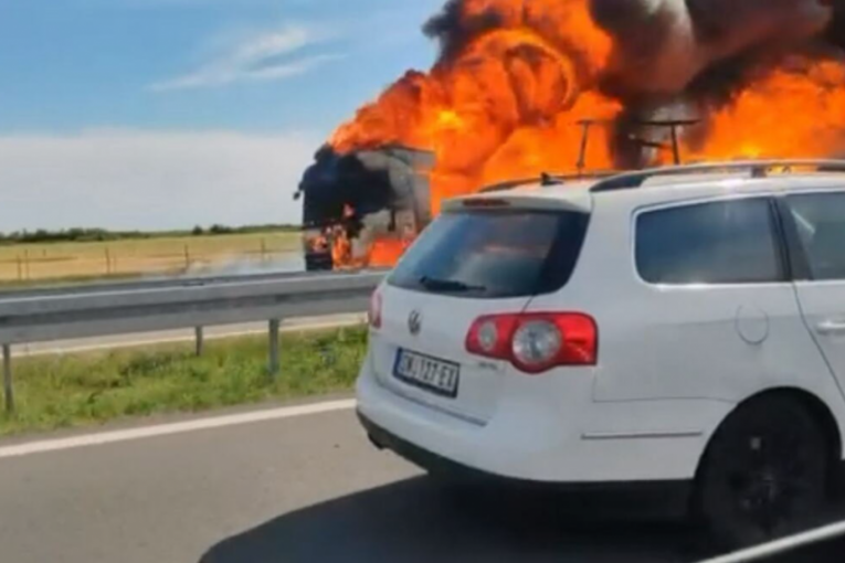 BUKTINJA NA AUTO-PUTU KOD ŠIMANOVACA! 