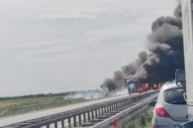 TEŠKA NESREĆA KOD KURŠUMLIJE! Srča rasuta po putu, iz vozila ispalo DEČJE SEDIŠTE! (FOTO)