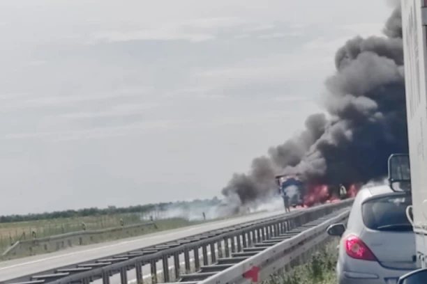TEŠKA NESREĆA KOD KURŠUMLIJE! Srča rasuta po putu, iz vozila ispalo DEČJE SEDIŠTE! (FOTO)