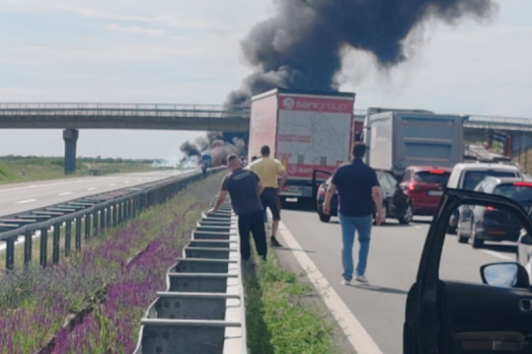 BUKTINJA NA AUTO-PUTU KOD ŠIMANOVACA! 