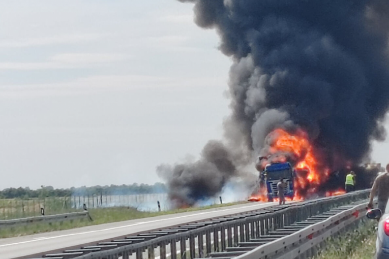 BUKTINJA NA AUTO-PUTU KOD ŠIMANOVACA! 