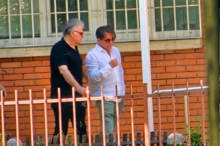 MILIĆ I BJELOGRLIĆ NA ISTOM ZADATKU - SPREMAJU NOVO NASILJE! Blokaderi snimljeni zajedno u šetnji! (FOTO)