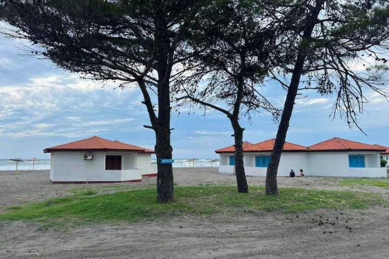 KAKVA LEPOTA, A NADOMAK SRBIJE! Nije Mikonos, već Ada Bojana - EVO KAKO DANAS IZGLEDA ČUVENO NUDISTIČKO NASELJE! (FOTO)