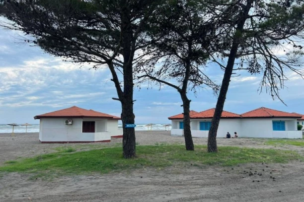 KAKVA LEPOTA, A NADOMAK SRBIJE! Nije Mikonos, već Ada Bojana - EVO KAKO DANAS IZGLEDA ČUVENO NUDISTIČKO NASELJE! (FOTO)