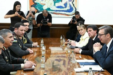 Posebna pažnja posvećena vojno-tehničkoj saradnji! Vučić sa Hasanovim: "Razmenili smo mišljenja i o sve složenijoj bezbednosnoj situaciji u regionu i svetu"