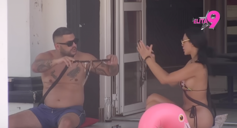 PUČE BRUKA! ASMIN OBUKAO MAJIN DONJI VEŠ, PA SPOMENUO MAJKU - Mevlidi će da pozli! (VIDEO)
