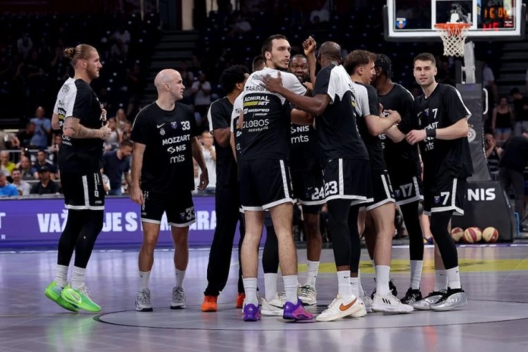 EMOTIVNE SCENE IZ ARENE! Partizan se oprostio od Avdića - prizor koji slama srca (VIDEO, FOTO)