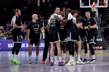 EMOTIVNE SCENE IZ ARENE! Partizan se oprostio od Avdića - prizor koji slama srca (VIDEO, FOTO)