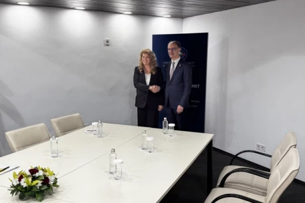 VAŽAN SASTANAK NA MARGINAMA SAMITA U SOFIJI! Macut sa predsednicom Bugarske o unapređenje saradnje u više o oblasti! (FOTO, VIDEO)