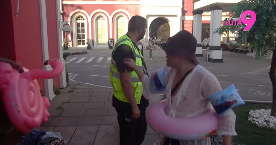 MAJA KAŽNJENA ŠESTOMESEČNIM HONORAROM: Brutalno PREBILA Uroša Stanića - Veliki Šef hitno morao da reaguje! (VIDEO)
