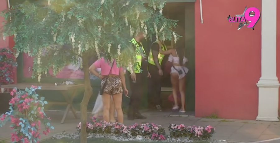 MAJA KAŽNJENA ŠESTOMESEČNIM HONORAROM: Brutalno PREBILA Uroša Stanića - Veliki Šef hitno morao da reaguje! (VIDEO)
