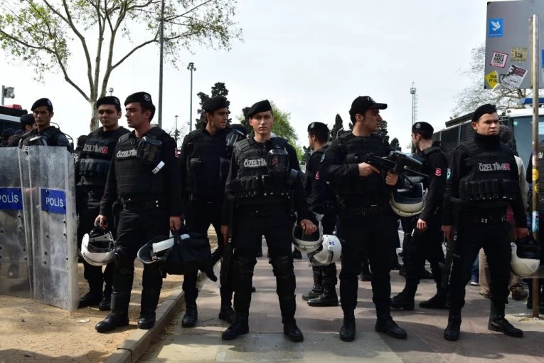 POGOĐEN VRH ESTRADE: Velika racija policije - uhapšene 22 osobe, među njima pevači i glumci!