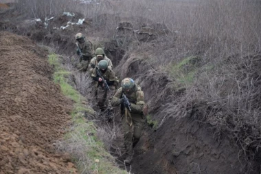 SATELITSKI SNIMCI OTKRILI SVE! Na hiljade ruskih vojnika stiže blizu granice sa OVOM NATO zemljom? (FOTO)