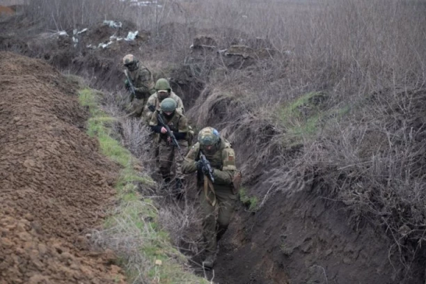SATELITSKI SNIMCI OTKRILI SVE! Na hiljade ruskih vojnika stiže blizu granice sa OVOM NATO zemljom? (FOTO)