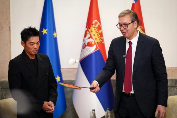 Vučić: Kad zamolim Đokovića za reket, on uvek obezbedi