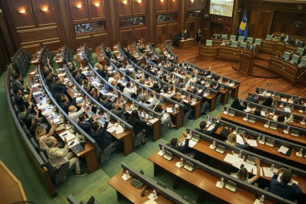 Lažna država ostaje bez predsednika?