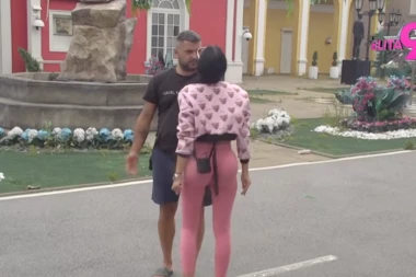 SAČEKAO REKLAME! ASMIN UNAKAZIO MAJU MARINKOVIĆ: Kamera zabeležila JEZIVE scene! (VIDEO)