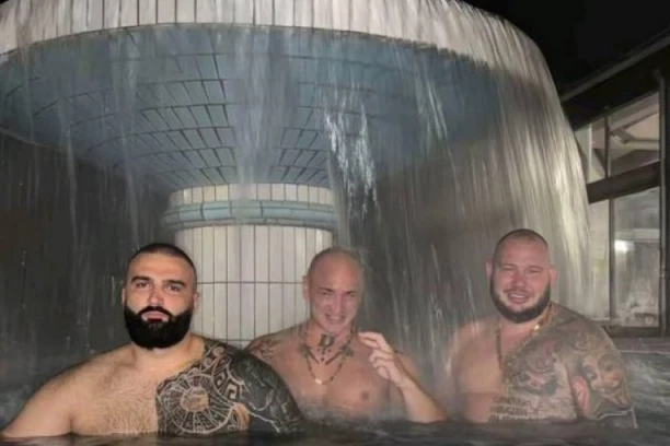 BATINAŠ IZ NOVOG PAZARA SE DRUŽIO SA ESTRADOM! Brutalno pretukao vlasnika firme, na Instagramu sa pevačima, rijaliti učesnicima, reperima.. (FOTO)