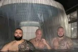 BATINAŠ IZ NOVOG PAZARA SE DRUŽIO SA ESTRADOM! Brutalno pretukao vlasnika firme, na Instagramu sa pevačima, rijaliti učesnicima, reperima.. (FOTO)