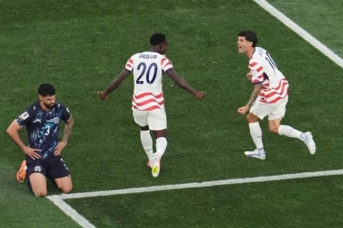 HOLIVUDSKI KREM GLEDAO RAPSODIJU AMERIKANACA! Poketinova četa u petoj brzini razmontirala Paragvaj! (VIDEO)