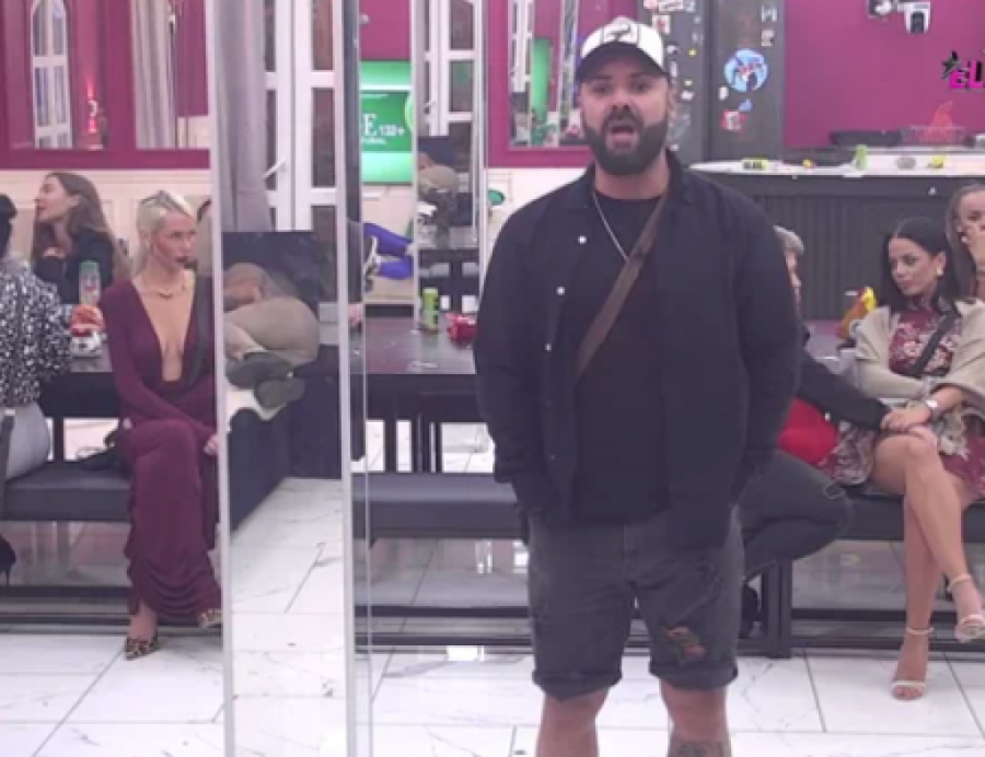 SKANDAL NEVIĐENIH RAZMERA U ELITI! Luka Vujović brutalno raskrinkao Aneli Ahmić UŽIVO u programu!