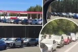HAOS U RUSIJI ZBOG RESTRIKCIJA GORIVA! Ogromni redovi na pumpama u Moskvi, panika i bežanija sa Krima zbog nestašice benzina! (VIDEO)
