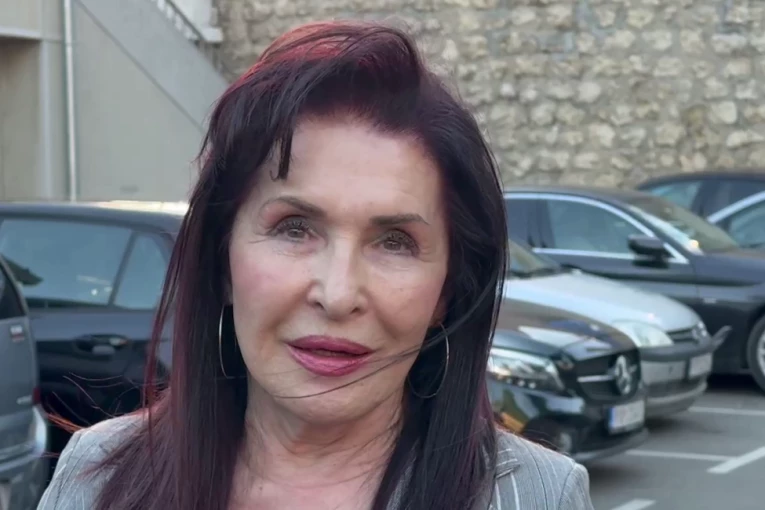 "PLAŠIM SE ZA ZDRAVLJE, SAMA SAM..." Reči naše pevačice lede krv u žilama, ovo nikad ranije nije priznala, nada se samo jednom! (VIDEO)