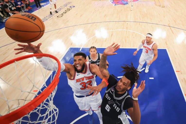 PRVA MEČ LOPTA ZA NIKSE! Njujork na terenu San Antonija juri NBA titulu!