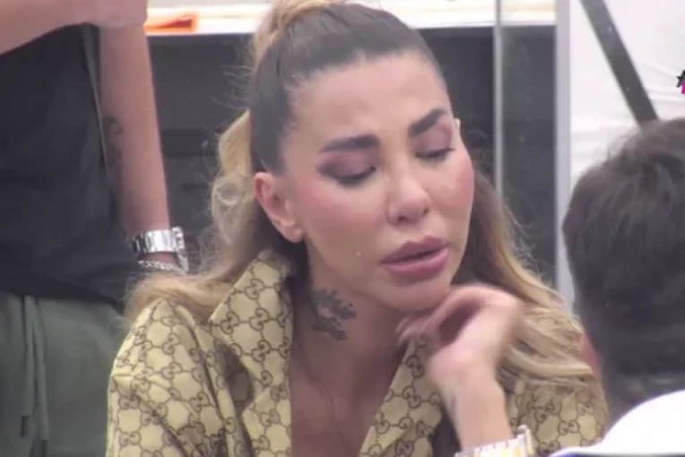 ANELI AHMIĆ SE NAGLO SLOŠILO UŽIVO U PROGRAMU: Grcala u suzama, jecajima sve naježila, Nerio je DOTUKAO!