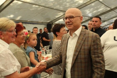 "ODGOVOR NA NAPADE NA DRŽAVU MORA DA SE DA NA IZBORIMA": Vučević poslao važnu poruku građanima (FOTO)